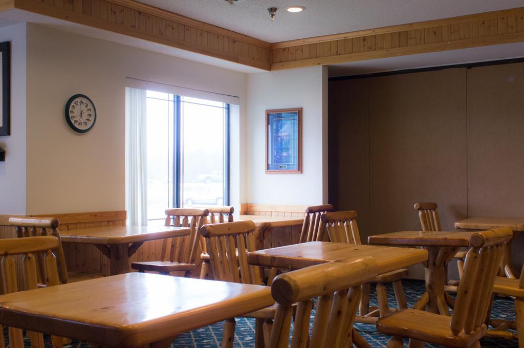 White Oak Inn And Suites Deer River Exterior foto
