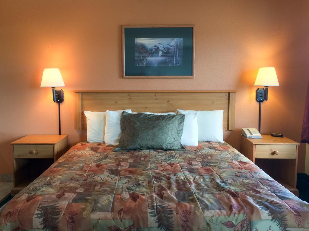 White Oak Inn And Suites Deer River Exterior foto