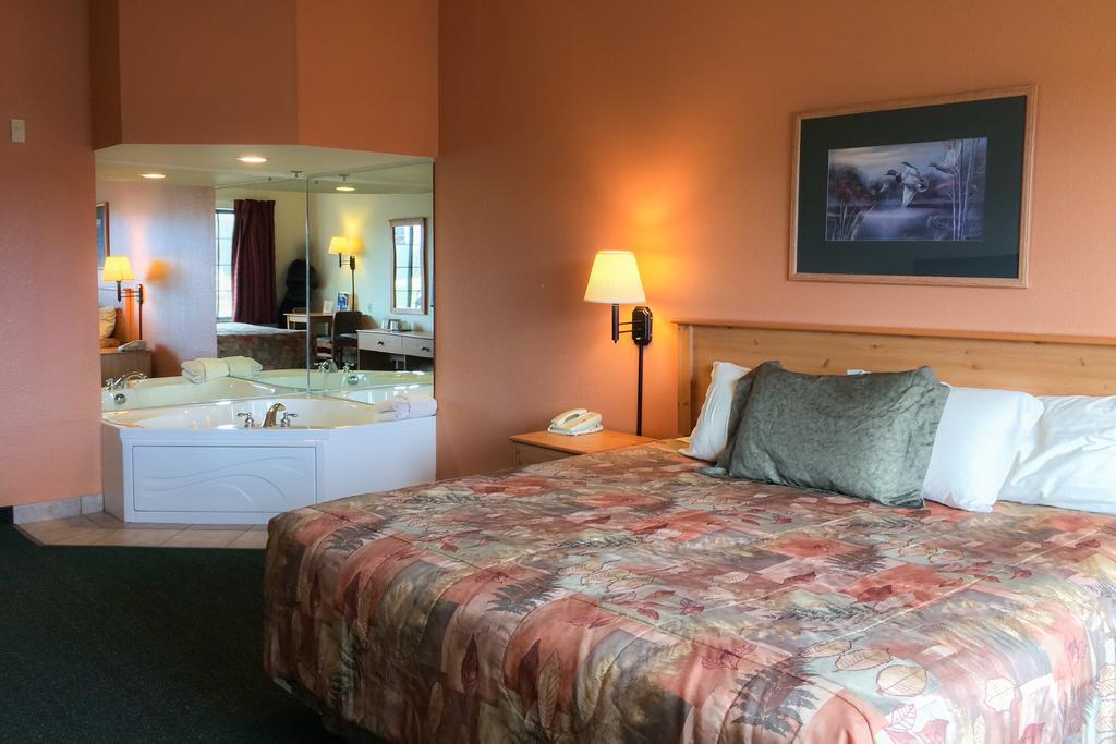 White Oak Inn And Suites Deer River Exterior foto